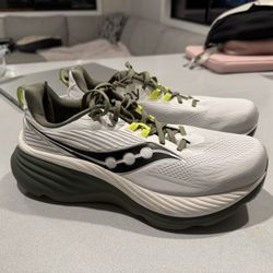 Saucony Hurricane Size 10 Like New!