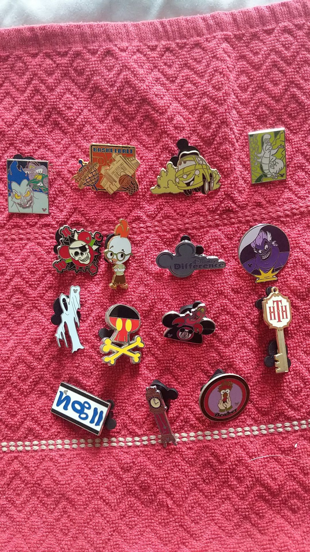 Disney pin lot of 16 with nine hidden mickeys and a cast lanyard