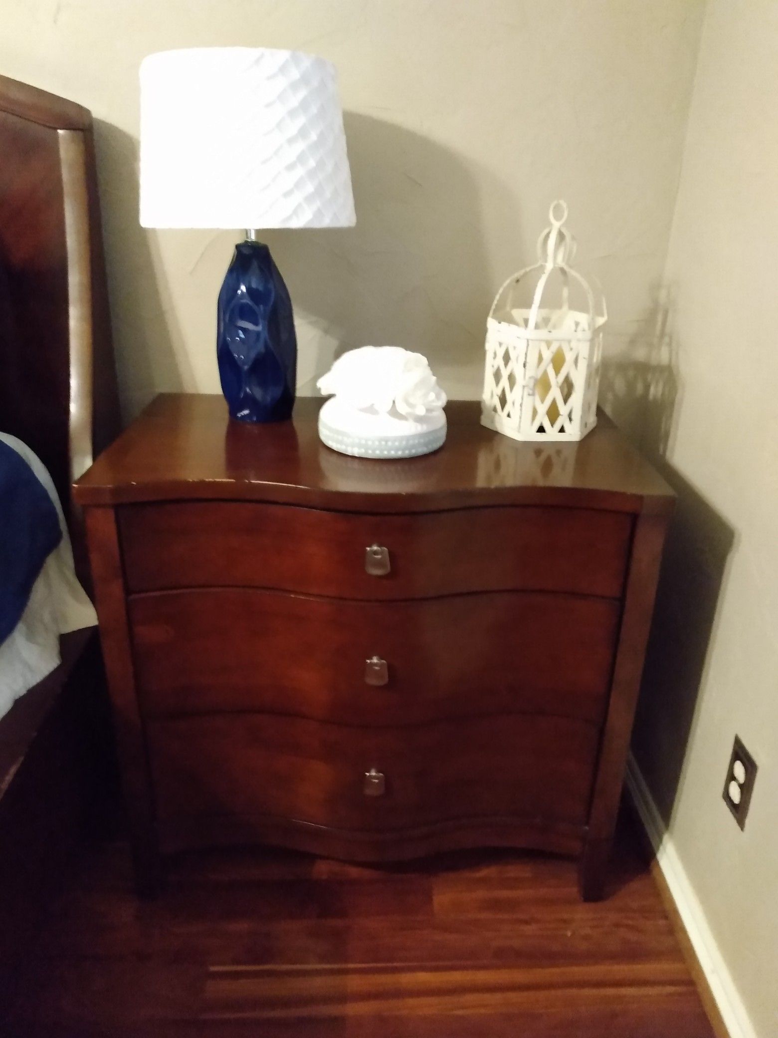 King-size bedroom suit includes matress box springs