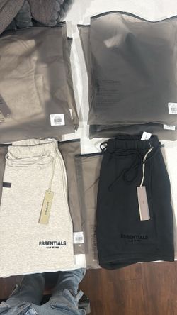 Essential Shorts📲
