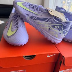 Nike United Mercurial Vapor 16 Academy Soccer Cleats