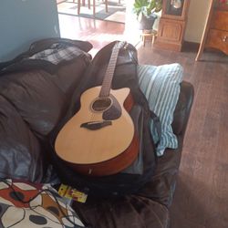 Yamaha Acoustic Guitar FSX 800 W/ Tuner