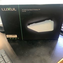 Luxul XAP-810 WiFi Access Point: Small Spaces Up To 50 Users!