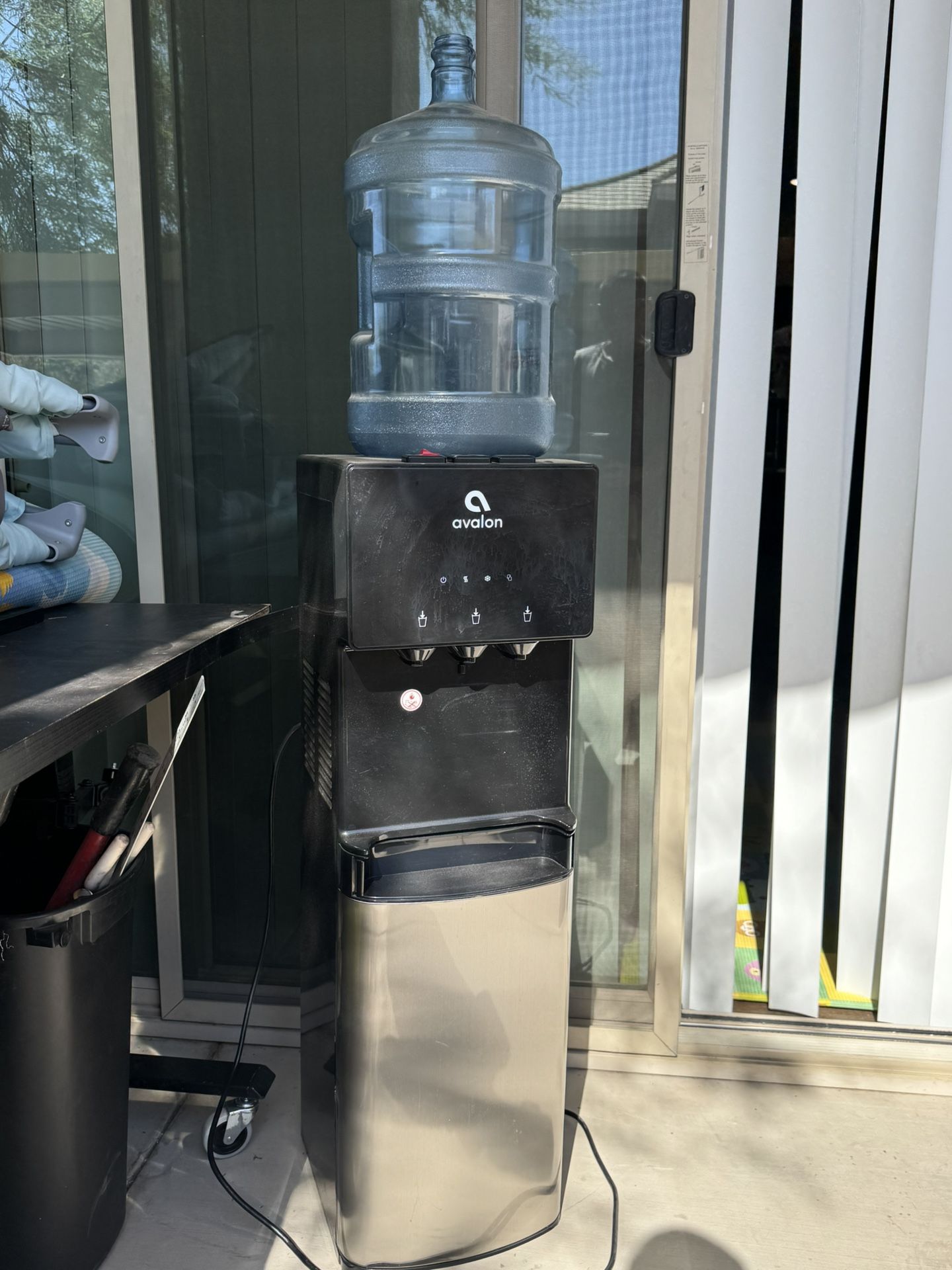 Avalon Water Dispenser – Hot Cold – BONUS 4x 5Gallon Bottle!