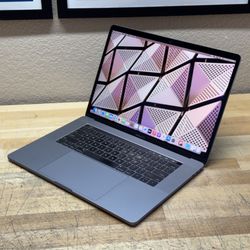 2018 15” MacBook Pro - 2.2 GHz i7 - 16GB - 256GB SSD