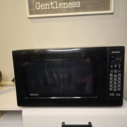 Panasonic Genius Sensor 1250 Watt Microwave