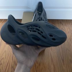 Yeezy Foam Runner “Onyx” Size 8M 