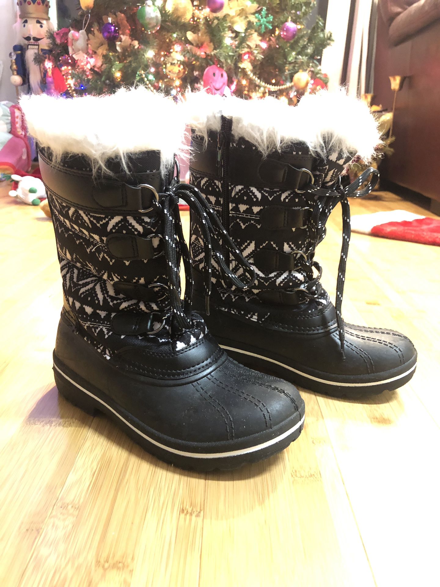 Girl’s Snow boots Size 2