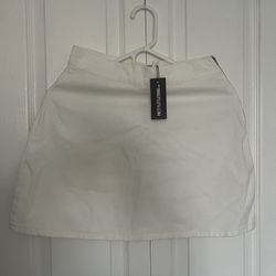 PRETTY LITTLE THING WHITE SKIRT