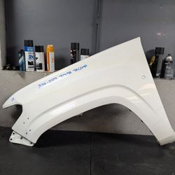 2016-2017-2018-2019-2020-2021-2022-2023 TOYOTA TACOMA LEFT FENDER w/no FLARE OEM USED #9898