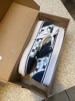 Women’s Vans Size 8 Brand New