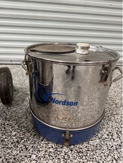 Nordson powder coating system with barrels