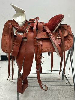 Monturas charra para caballos 100% piel de la mejor calidad y con excelentes diseños  Con todos sus accesorios incluidos  + cincho  + cabezada o corre