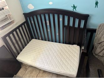 Toddler crib