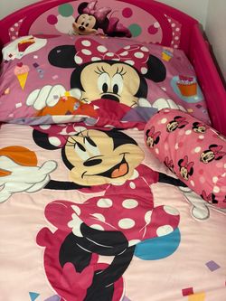 LIKE NEW:Minnie Mouse bed