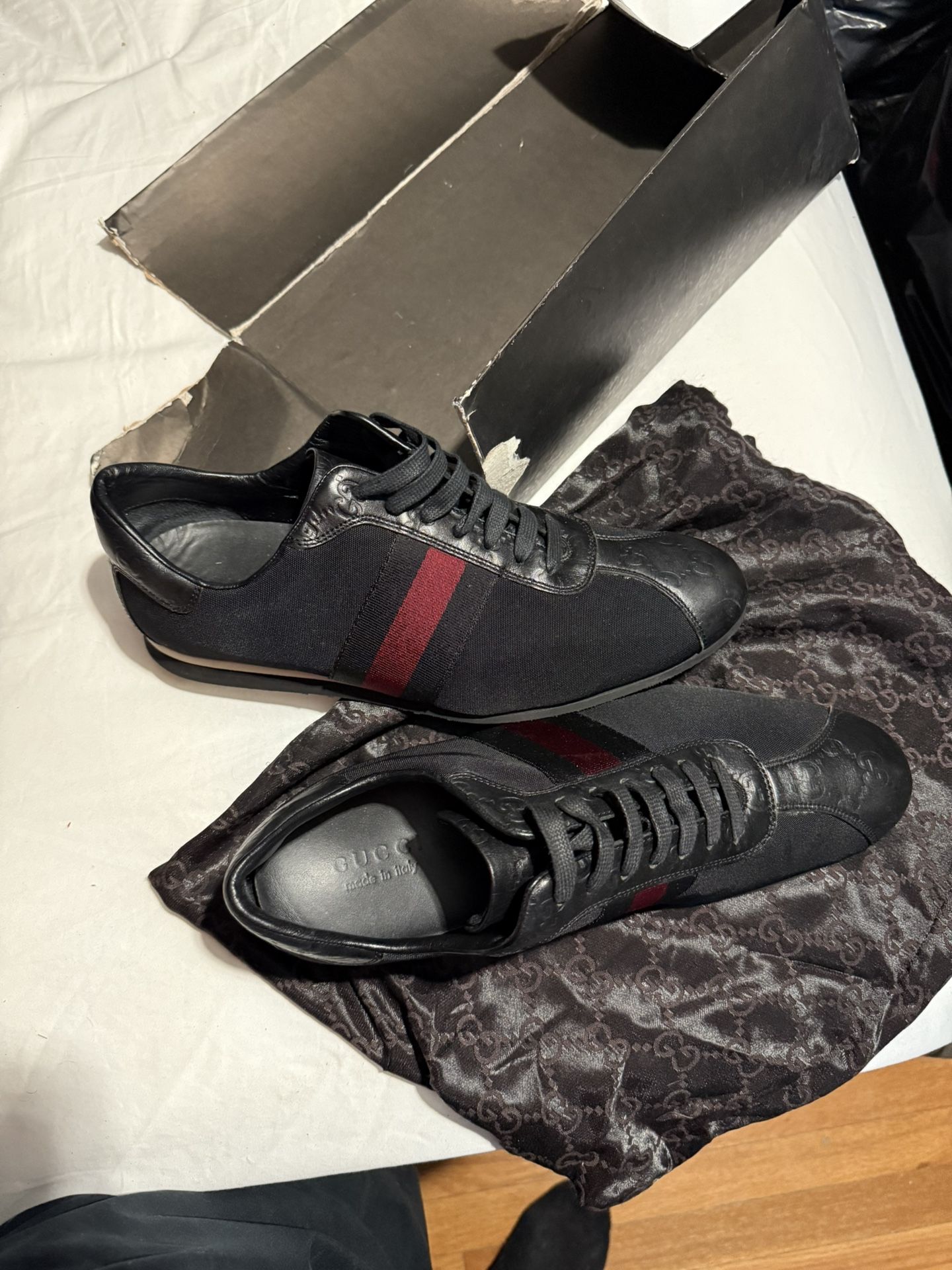 Older Style Gucci Canvas And Leather Gg Sneaker/shoes