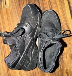 Women’s (size 7 youth) Nike Air Huarache