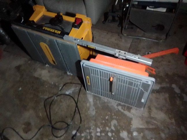 DeWalt Table Saw & Tile Cutter