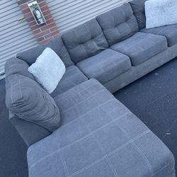 Like Brand New Gray Sectional Couch 
