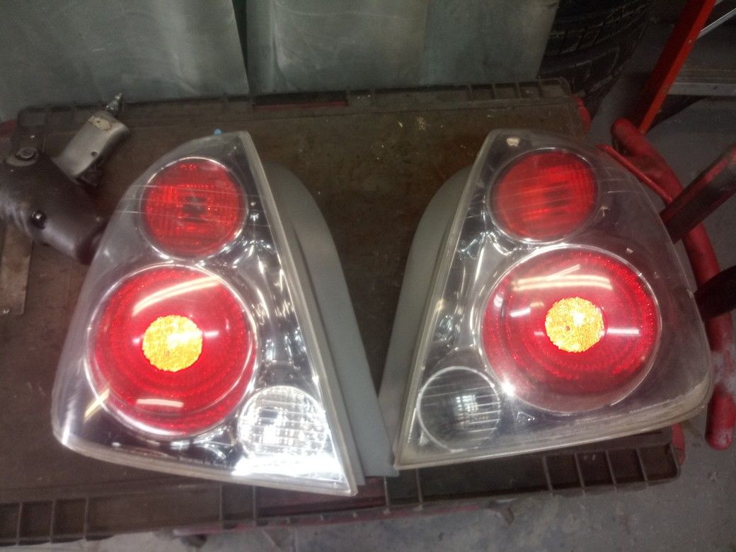 2003 nissan altima taillights.look at pics