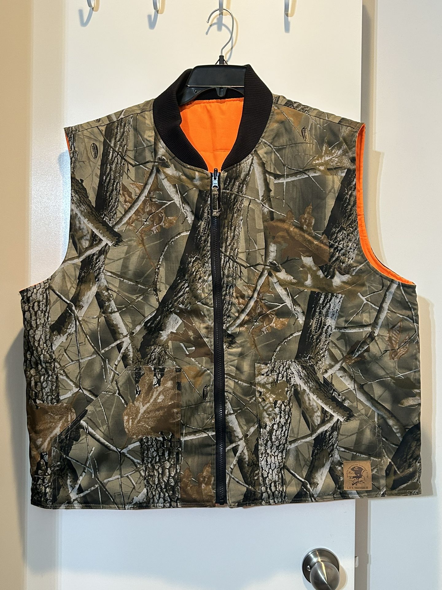 The North American Hunting Club Life Member Reversible Men’s Size XXL 2XL Canvas Vest Camo And Orange Real Tree Hardwoods 