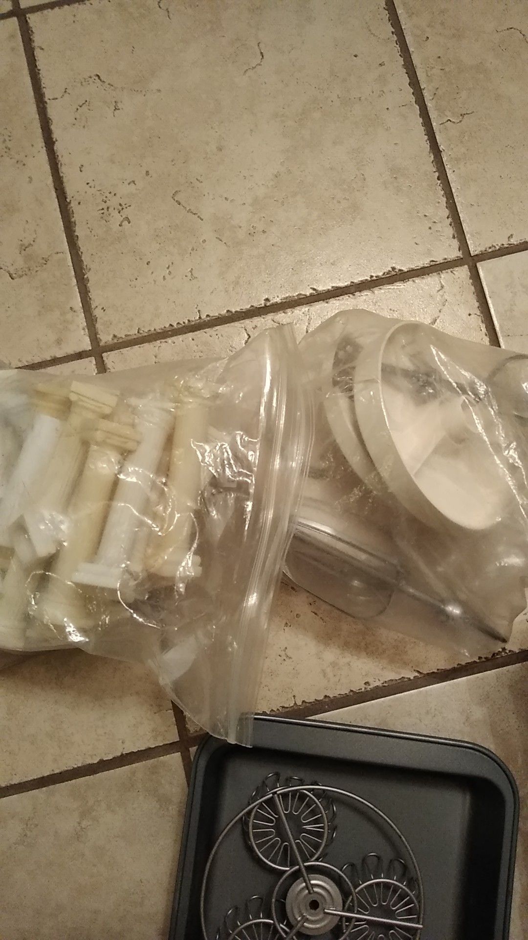 Cake baking kit, small, medium, larger, be pillars and round square pipe bags and other accessories