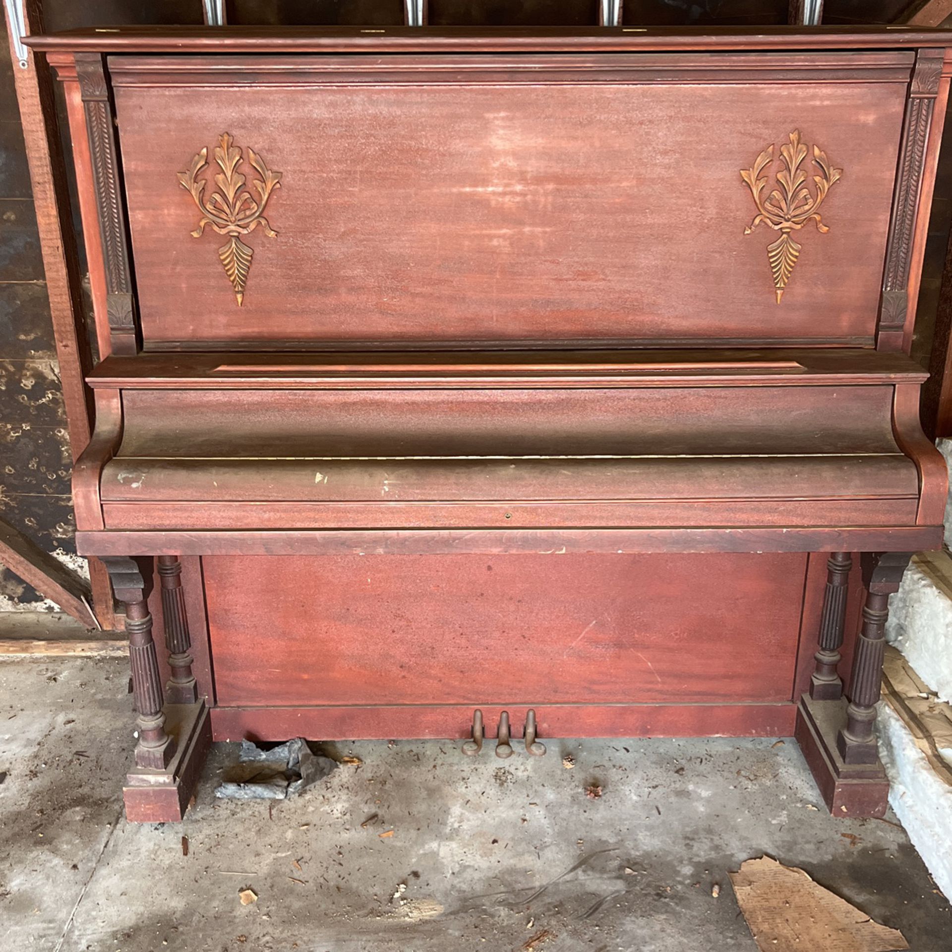 Stinger Cabinet Grand Piano