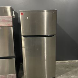LG Top Freezer Refrigerator New $550