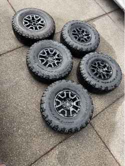 37’s Ford Raptor/Bronco/F150 Ko2 wheel/tire set
