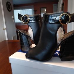 Leather dress sandal size 8