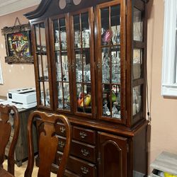 China cabinet 