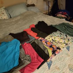 Women's lot of Capri leggings size medium