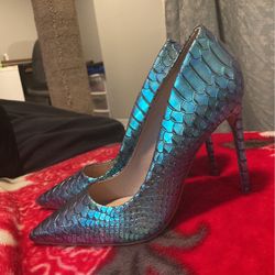 STEVE MADDEN Fish Scale Heels