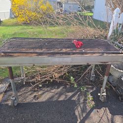 M a g I c a ter barbecued, grill, you can cook whatever you like. Thirty burgers, thirty hot dogs, it's a great barbecue grill