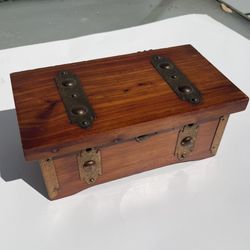 Antique Sturdi Cedar Chest Wood Box/Keepsake Chest -Patented Hamilton Mfg 