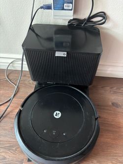 iRobot Roomba Q0+ Robot Vacuum with AutoEmpty Dock (Great Condition)