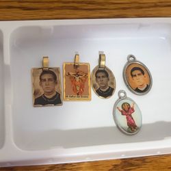 Vintage Religious Neckace Pendants (OFFERME)