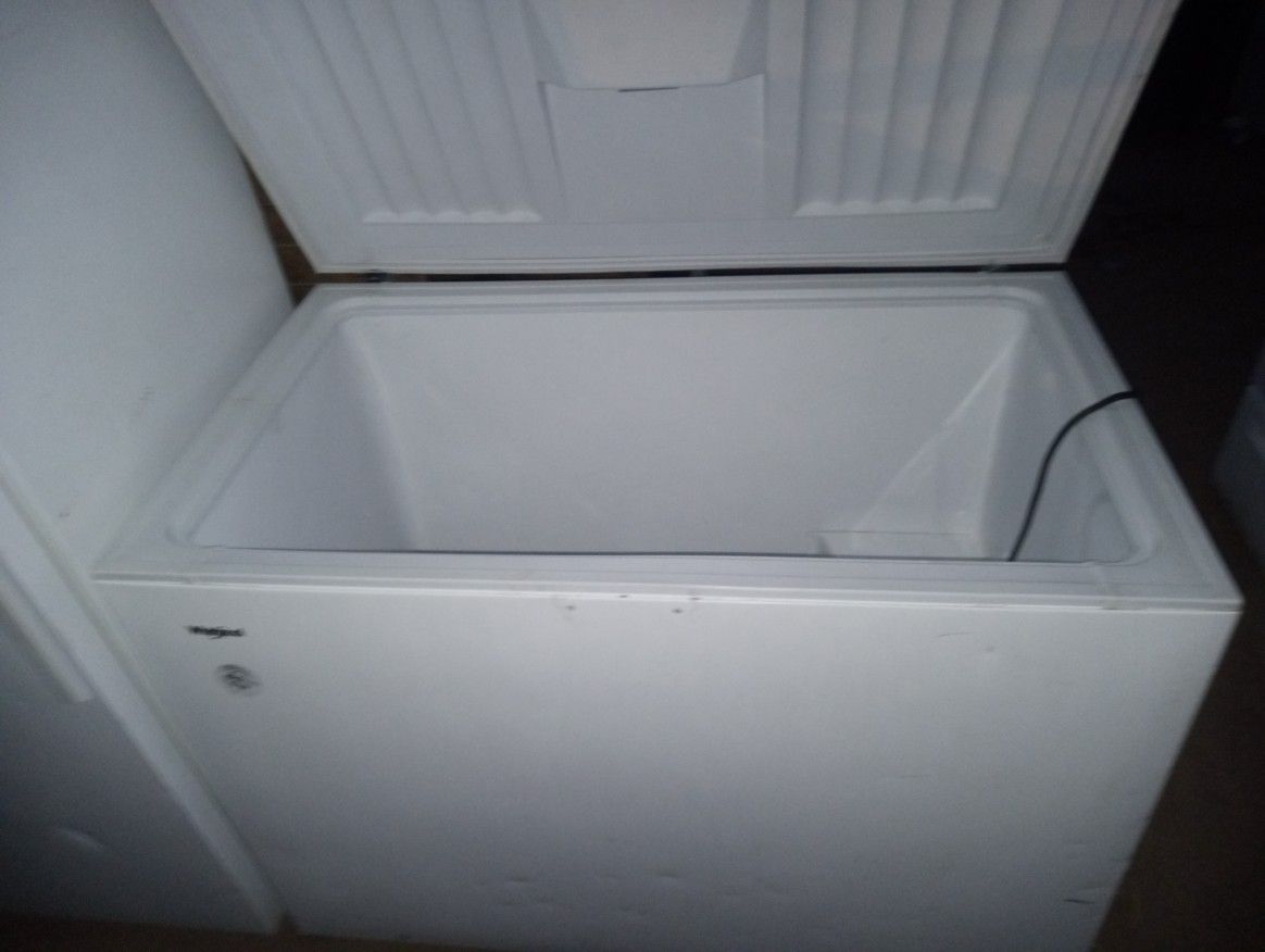 CHEST FREEZER WHIRLPOOL WHITE ON WHITE MINT CONDITION WE HAVE IT PLUGGED IN THAT WAY YOU WILL SEE IT WORKING PRICE $350 DOLLAR'S