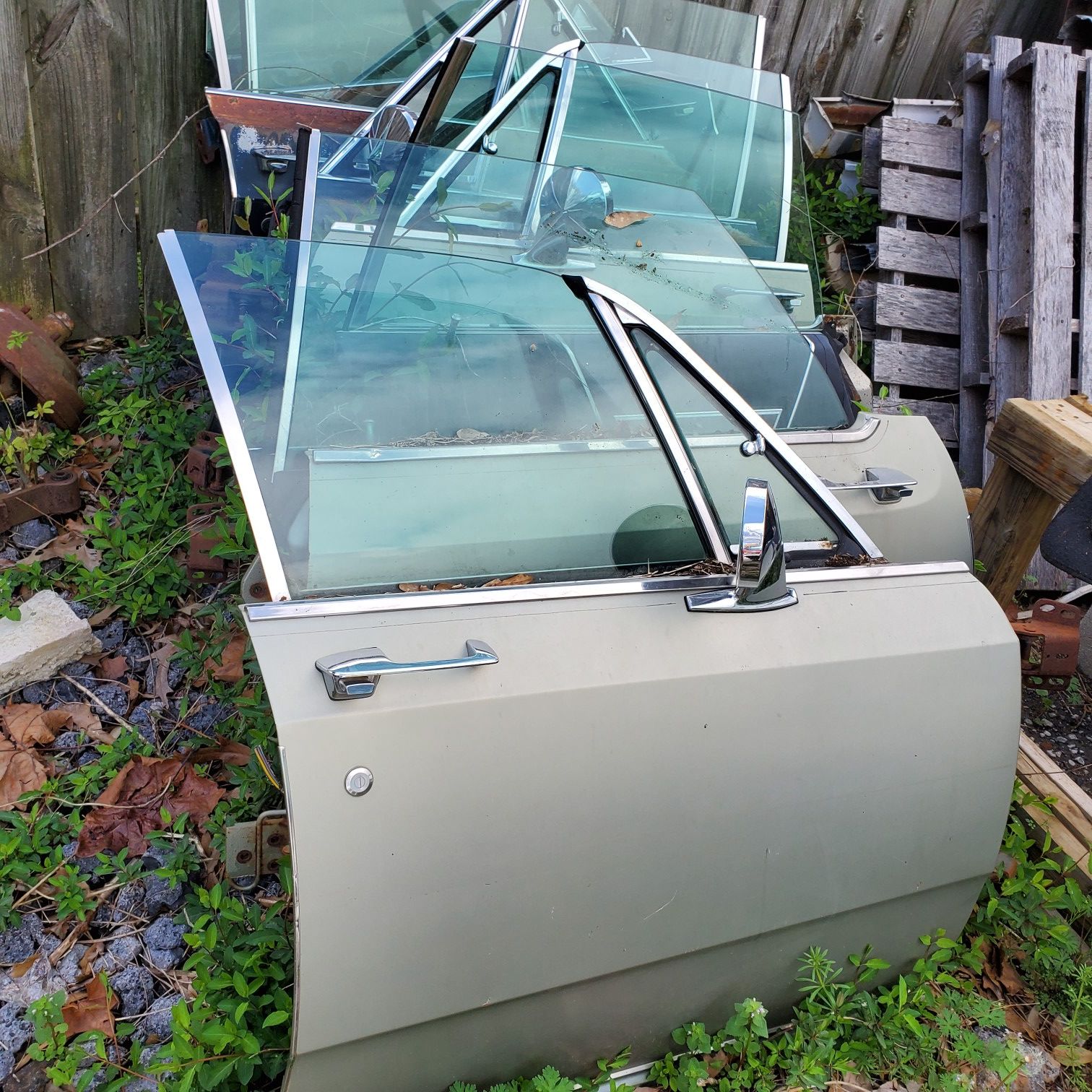 1969 CHRYSLER NEWPORT ELECTRIC 4 DR HRT DOORS