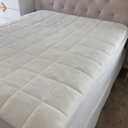Queen Size Bed Set for Sale - $50 (Includes Frame, Box Springs, Sheets, and Pillows)