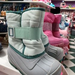 New Snow Boots Size 8