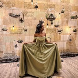 Newly condition prom dress.