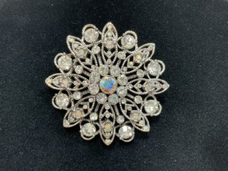 VINTAGE LIZ CLAIRBORNE BROOCH