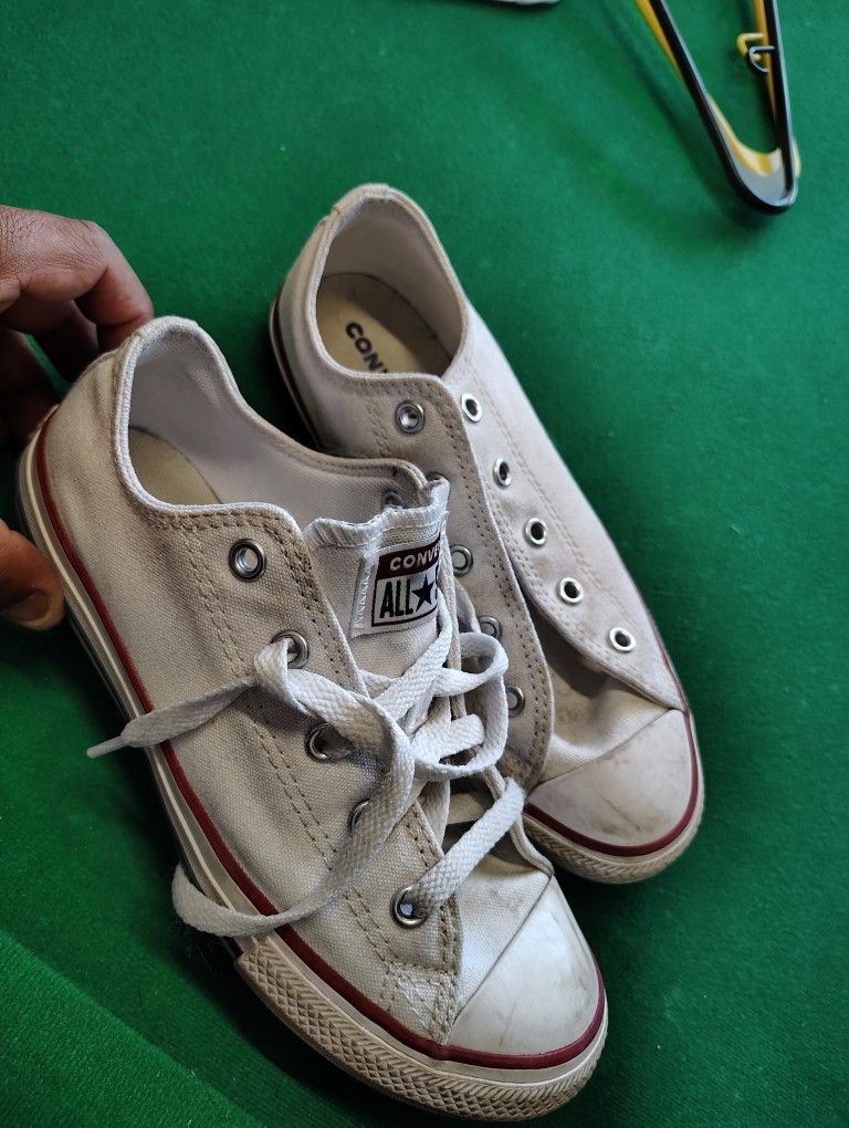 Converse Chucks Shoes Size 3 Youth - $12