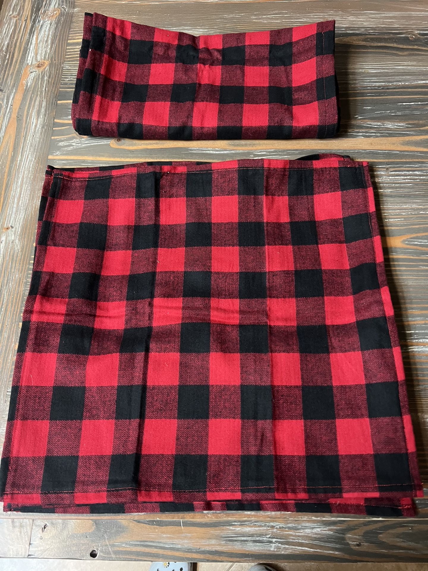 Christmas Table Decoration (Napkins and Table Runner)