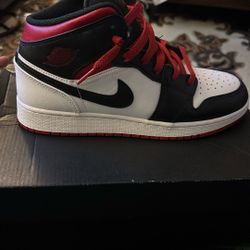 AIR JORDAN MID 1 