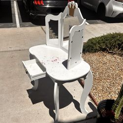 Kids HONEY JOY White Wood Vanity Table w/Mirror (PRICE IS NEGOTIABLE)