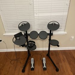 Yamaha DTX400K electric drum kit