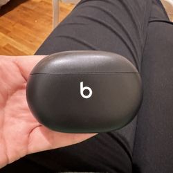 Black Beats Studio Buds