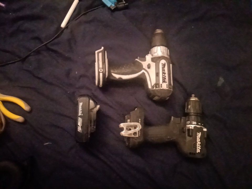 (2) 18v Makita Drill/Drivers w/ (1) Battery